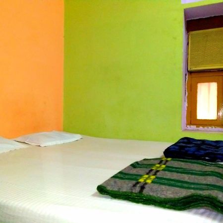 Yogi Lodge Varanasi Esterno foto