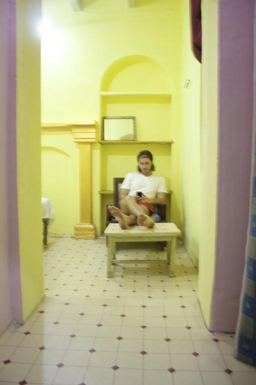 Yogi Lodge Varanasi Esterno foto