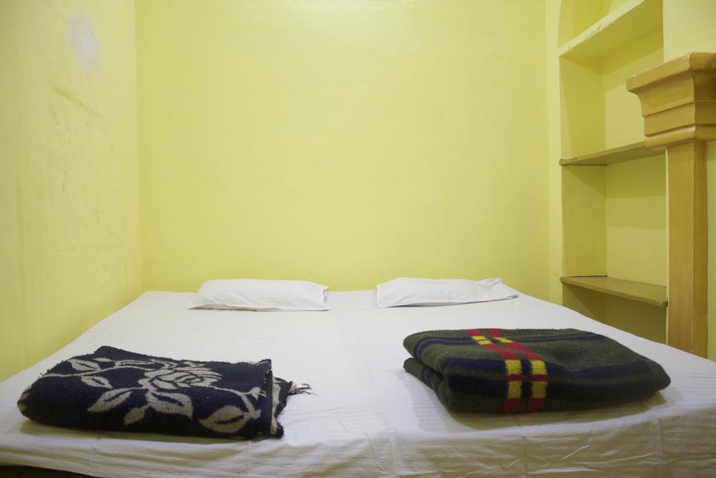 Yogi Lodge Varanasi Esterno foto