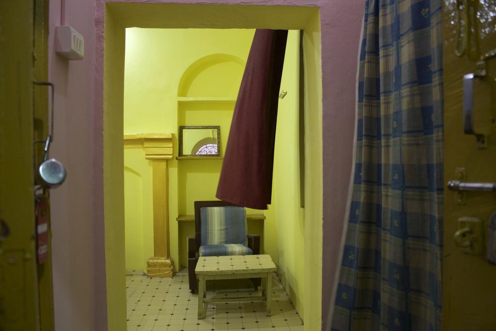 Yogi Lodge Varanasi Esterno foto