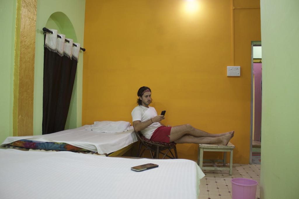 Yogi Lodge Varanasi Esterno foto