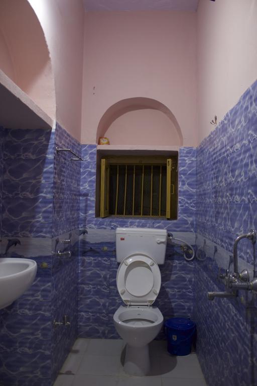 Yogi Lodge Varanasi Esterno foto
