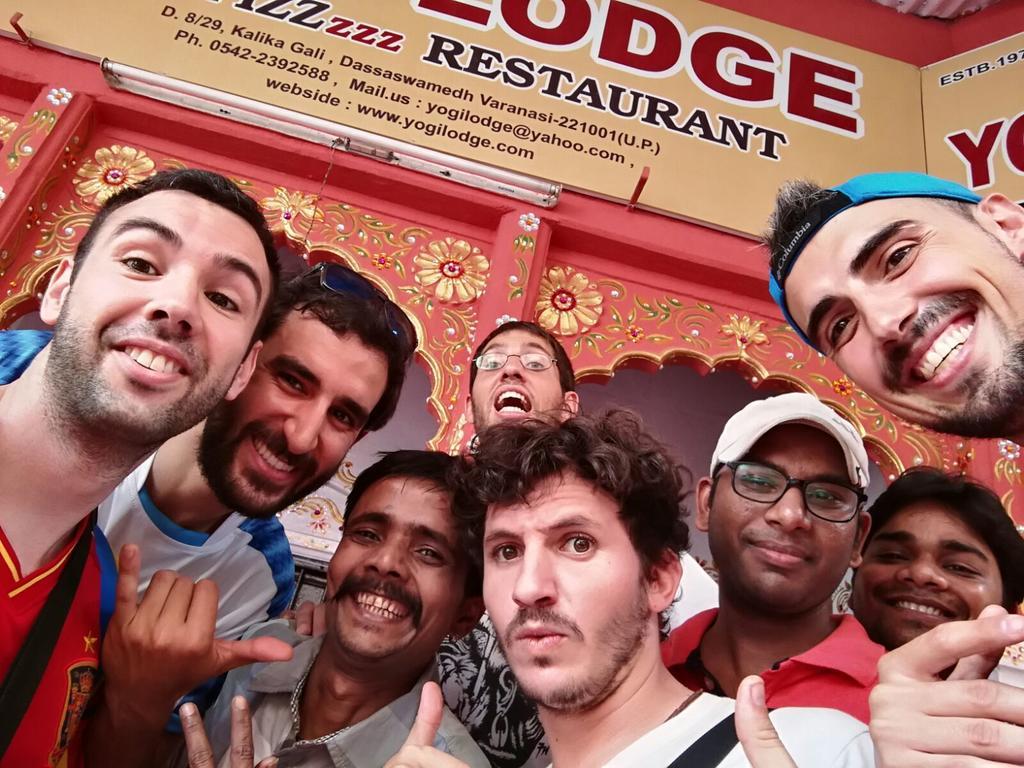 Yogi Lodge Varanasi Esterno foto