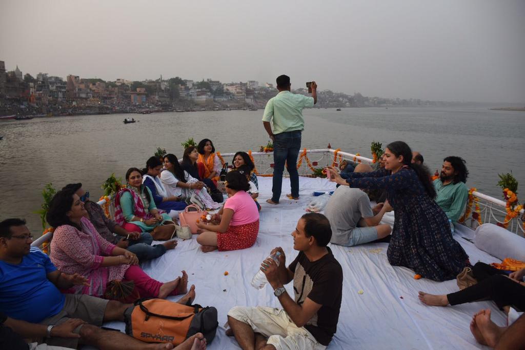 Yogi Lodge Varanasi Esterno foto