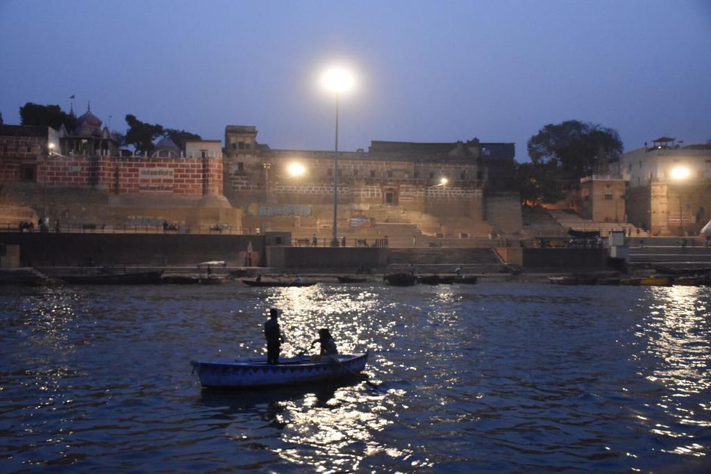 Yogi Lodge Varanasi Esterno foto