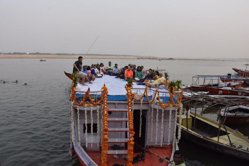 Yogi Lodge Varanasi Esterno foto
