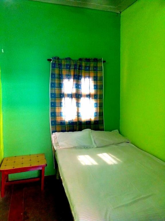 Yogi Lodge Varanasi Esterno foto